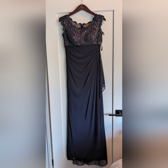 Women's Long Dress - Picture 4 of 8